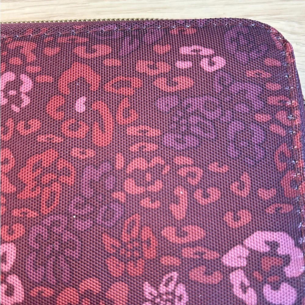 Travelon Zip‎ Around Wristlet Wallet Berry Purple Leopard Floral Print RFID